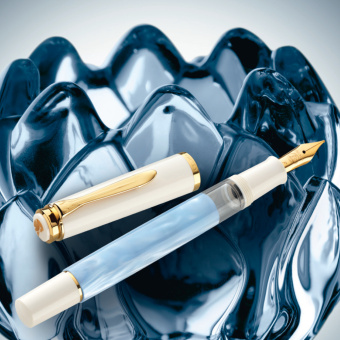 Pelikan Classic M200 Special Edition Pastel-Blue fountain pen 14-K Gold Nib Nib EF - Extrafine